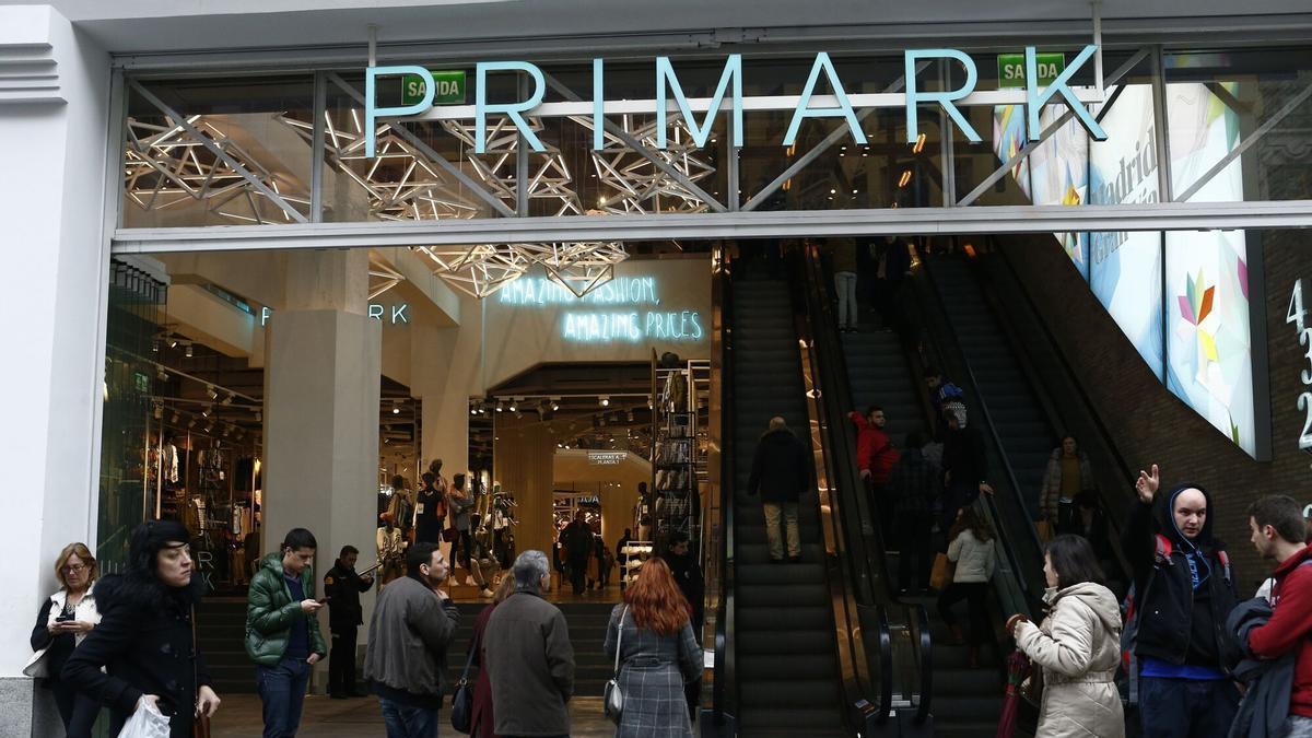 El experto que te revela cuánto cuesta abrir cada día el Primark de la Gran Vía de Madrid, la tienda más grande de España