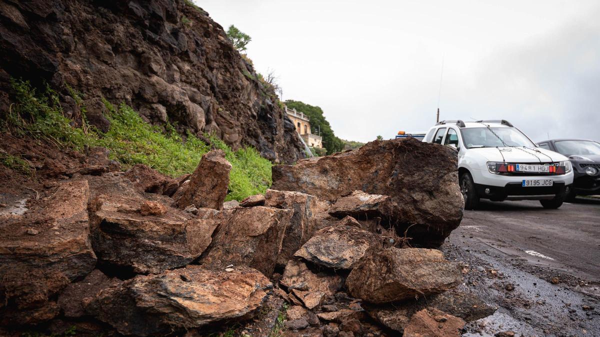 Agua corriendo por el Barranco de Santos en Santa Cruz de Tenerife