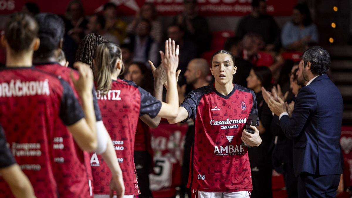 Helena Pueyo, en la presentación del último partido disputado en el Príncipe Felipe.