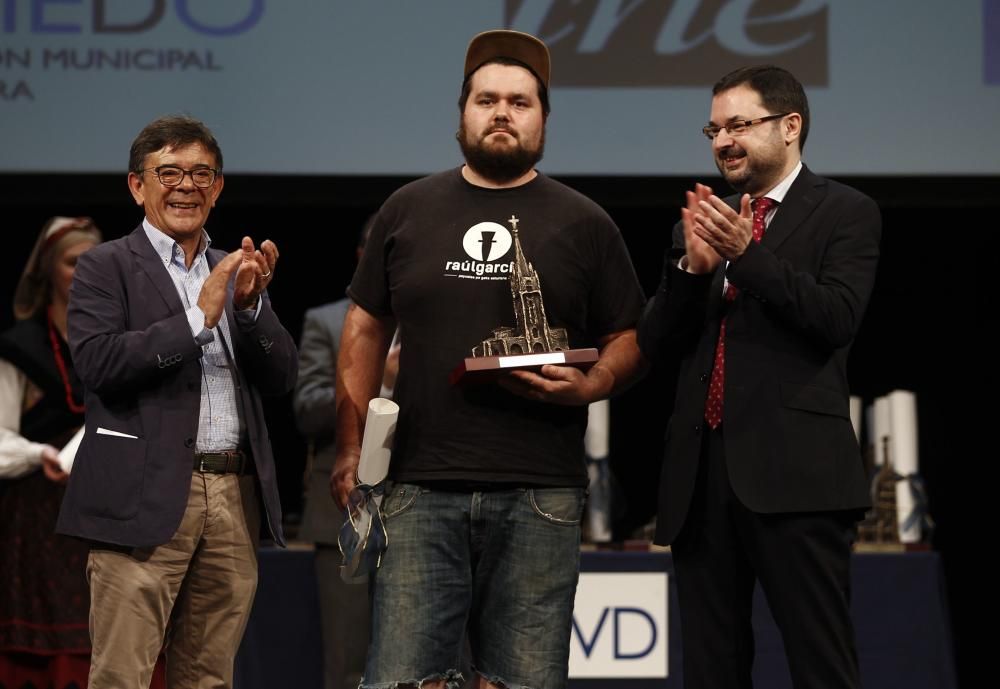 Ceremonia de entrega de los premios del XXIV concurso y muestra del Folclore Ciudad de Oviedo