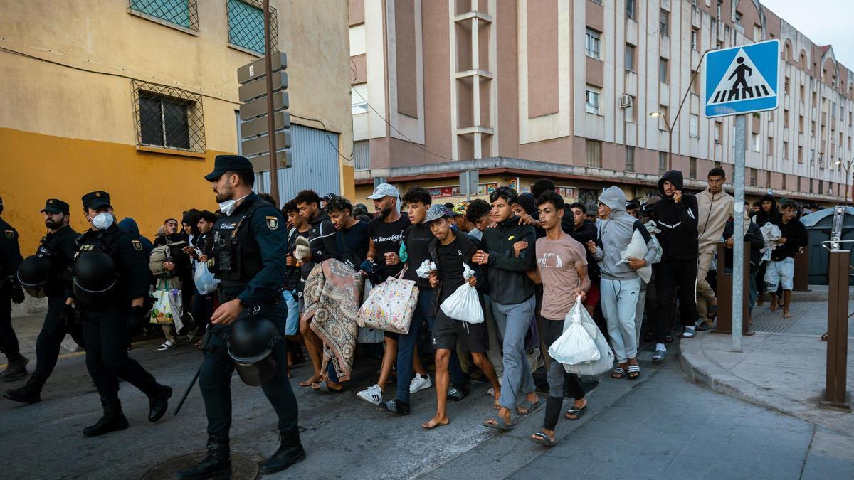 Un apuñalado en el Trampolín y varios detenidos por allanamiento y tenencia de armas esta madrugada en Ceuta