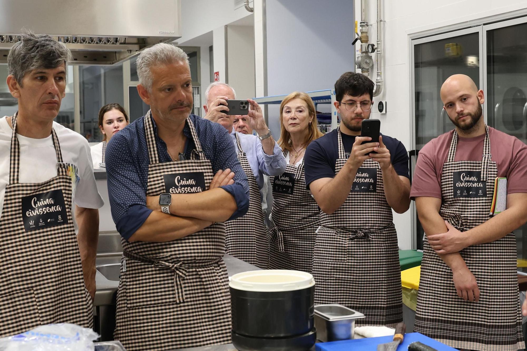 Clase magistral de sushi en la Escuela de Hostelería