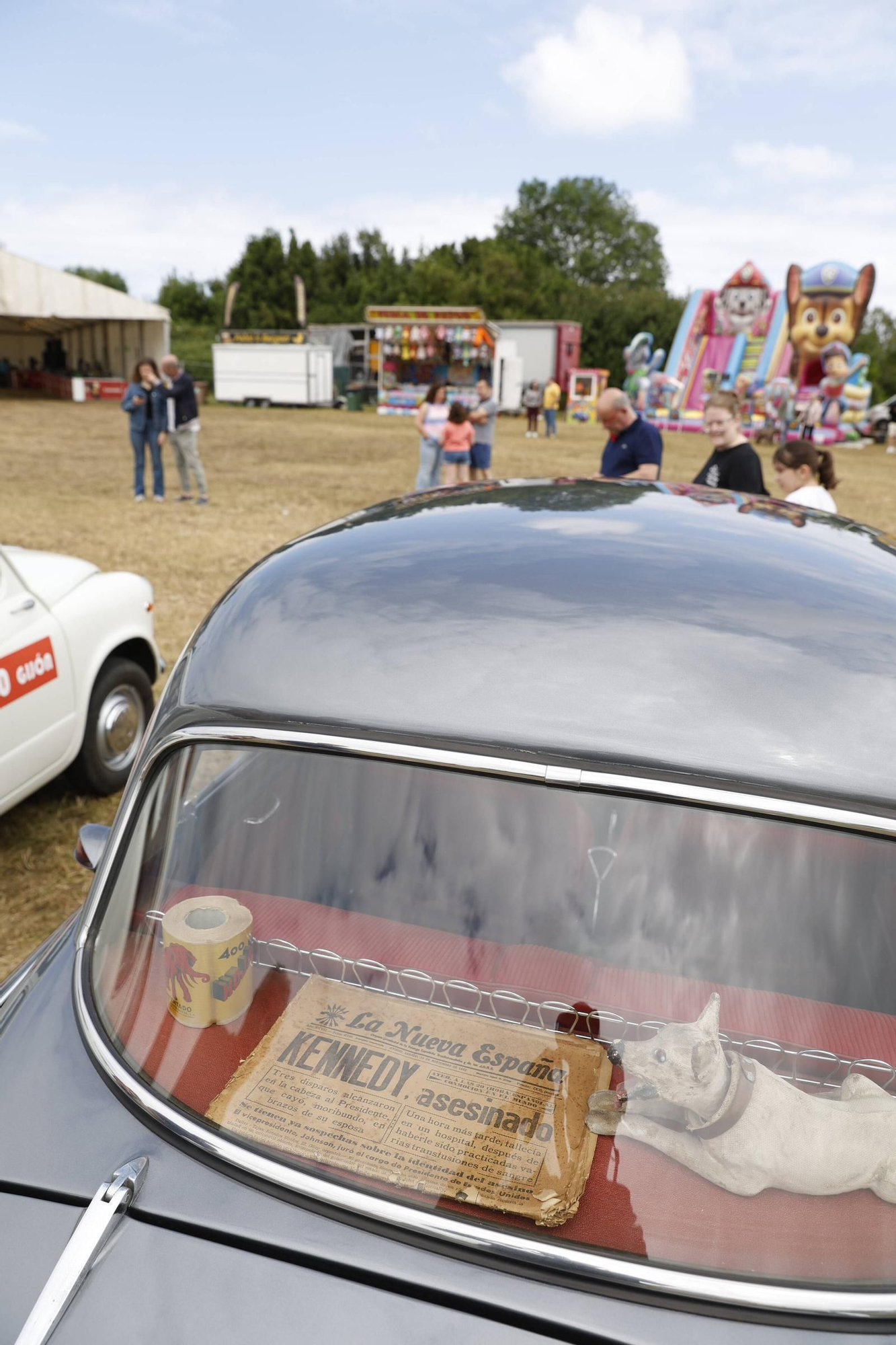 La exposición de coches clásicos en Cabueñes, en imágenes
