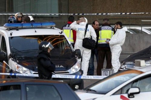 Empotra un coche con bombonas de butano en la sede del PP de Madrid.