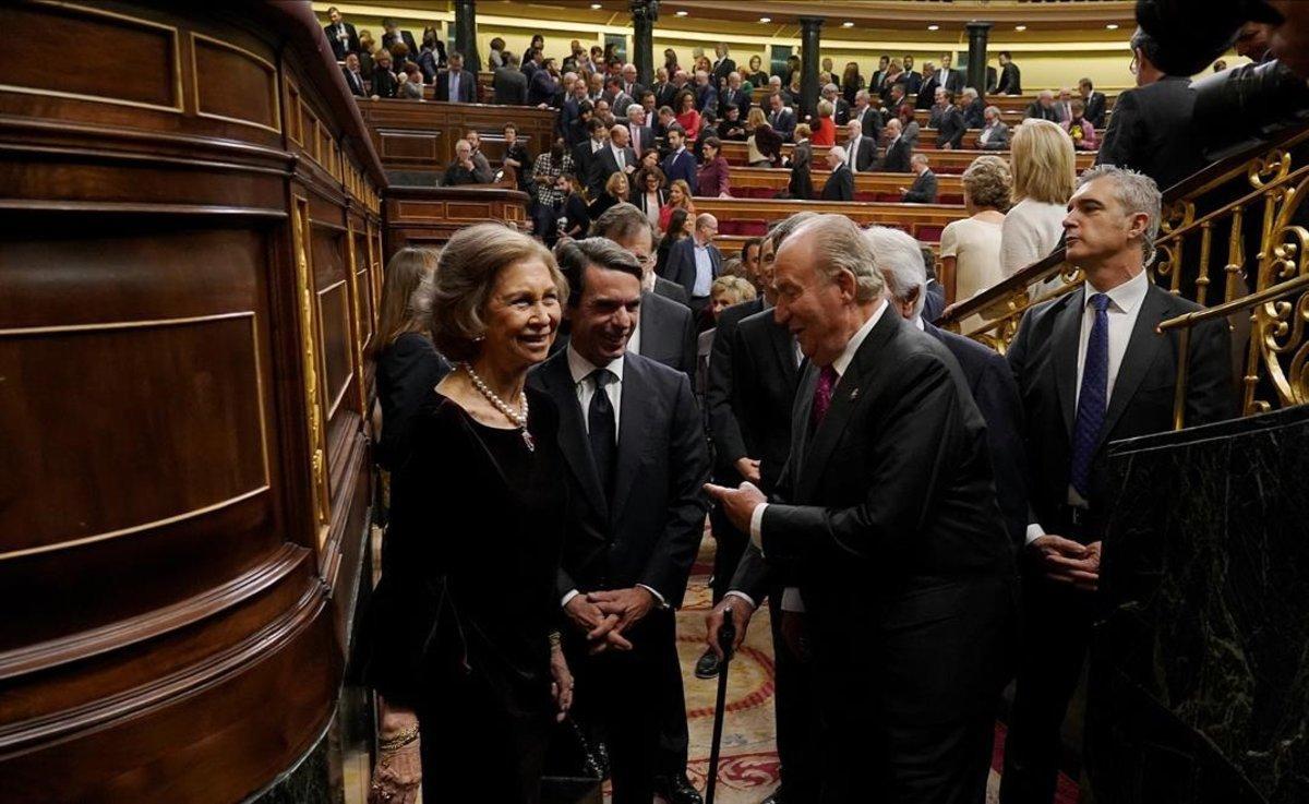 Los reyes Juan Carlos y Sofía, con José María Aznar.