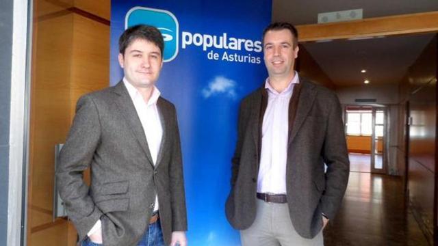 José Ramón Fernández y Ricardo García, ayer, en la Casa de Cultura.