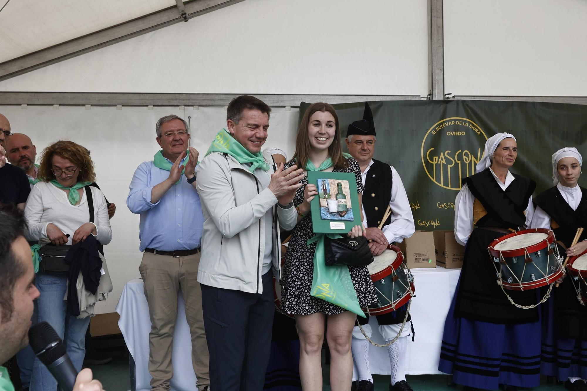 EN IMÁGENES: El buen tiempo y el oviedismo maridan una preba de la sidra multitudinaria en Gascona
