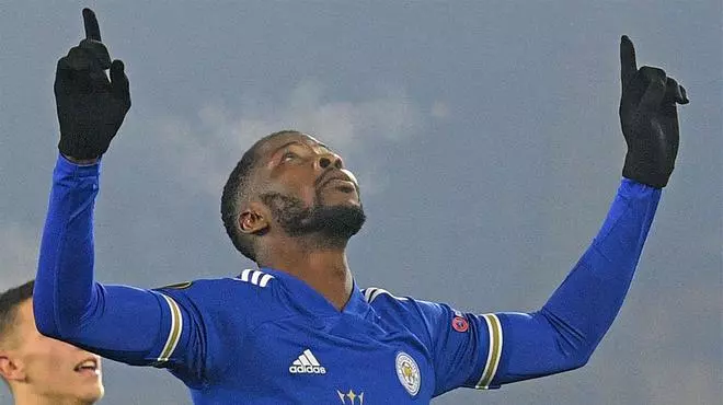 Iheanacho hace de Vardy en el Leicester