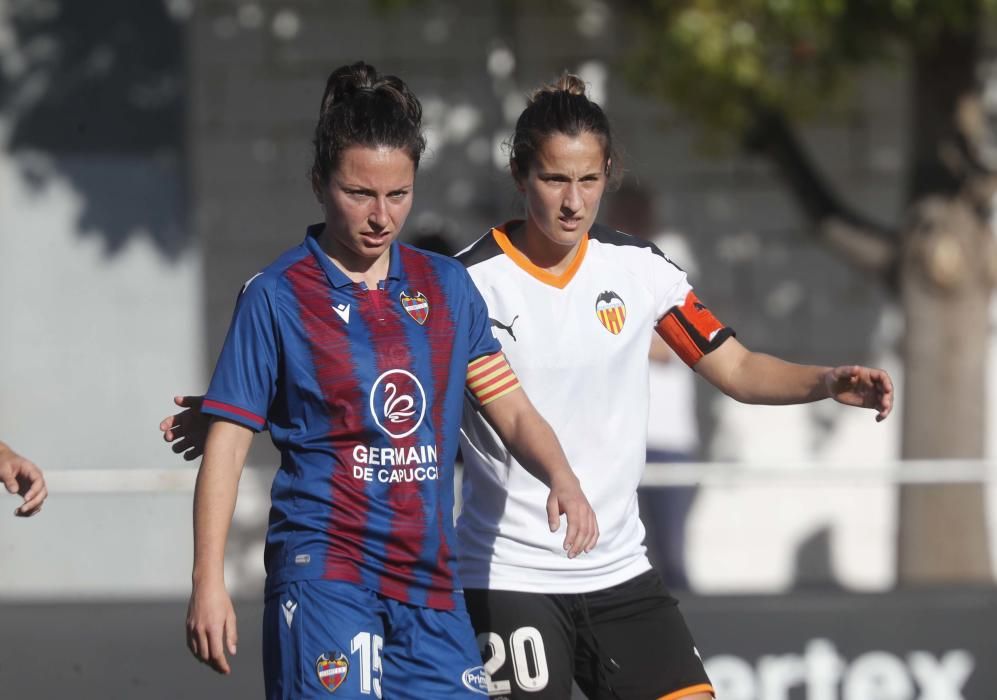 Las imágenes del derbi Valencia - Levante femenino