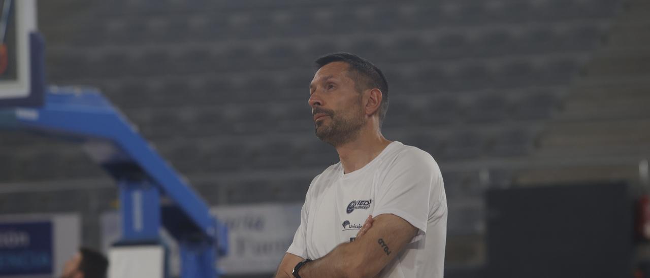 Natxo Lezkano durante un entrenamiento del Oviedo Baloncesto en Palencia antes de un partido del play-off de ascenso a la ACB