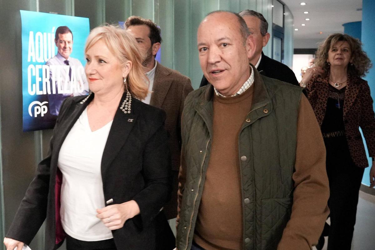 Leticia García y José María Barrios acceden a la sala de prensa del PP de Zamora para valorar los resultados.
