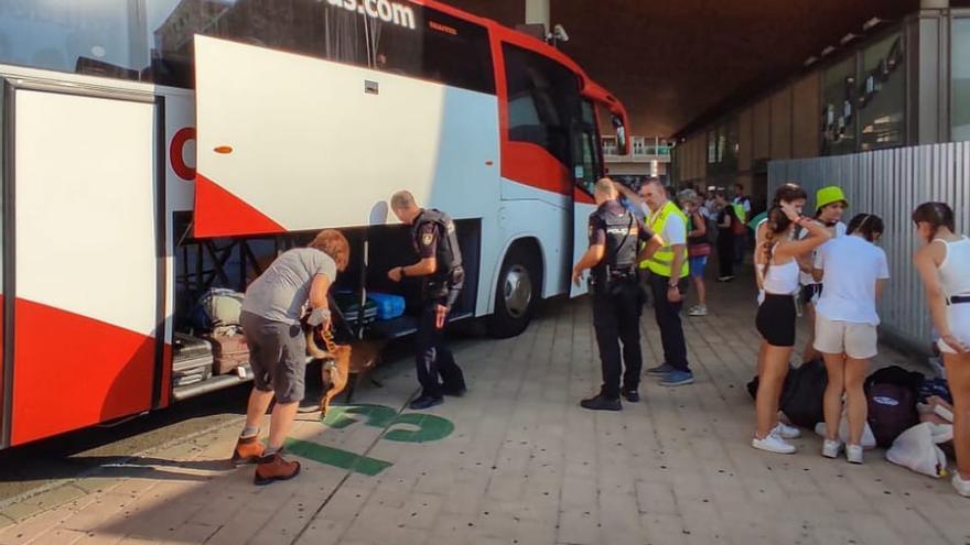 Los efectivos oscenses también trabajaron en la estación de autobuses ante el gran número de visitantes