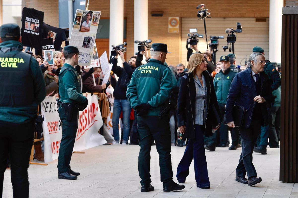 Salomé Pradas llega a los juzgados de Catarroja para el careo entre Jose Manuel Cuenca