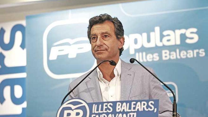 El presidente del PP balear, Biel Company, en una comparecencia en la sede del partido.