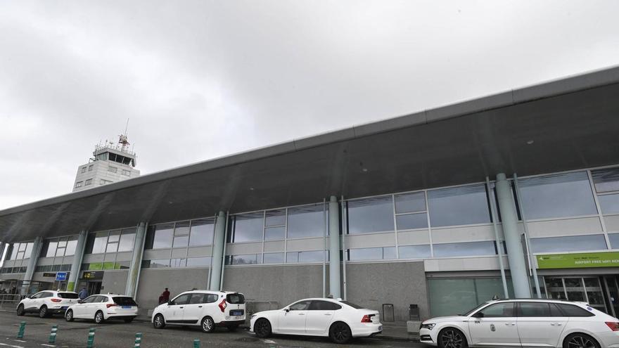 Vigo necesita sumar al menos cincuenta conductores de taxis los fines de semana para cubrir la demanda