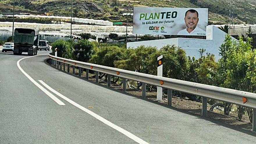 Valla del alcalde de Gáldar, Teodoro Sosa, en la autovía GC-2.