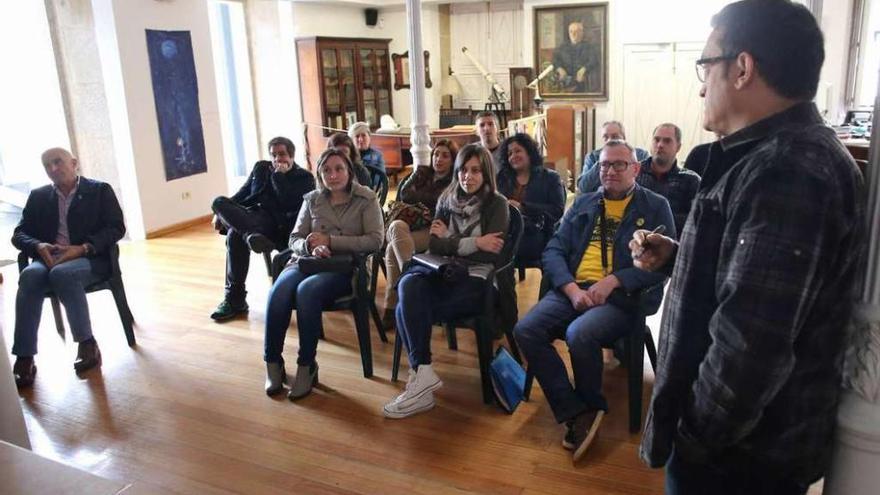 Alberto Granja impartió una charla en el Museo Ramón Aller sobre setas. // Bernabé/Gutier