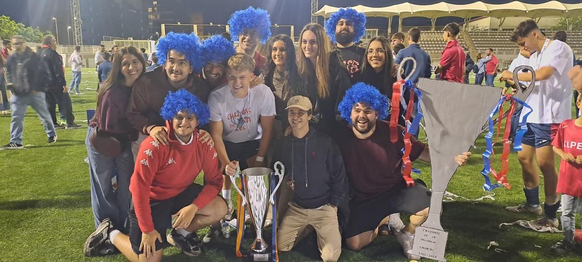 La UE Tavernes de la Valldigna celebra el histórico título de campeón de La Nostra Copa