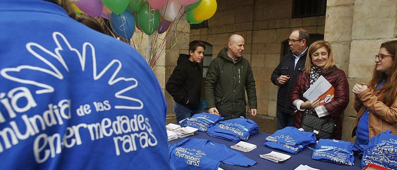 Participantes en Avilés en uno de los últimos días mundiales dedicado a las enfermedades raras, entre las que está la enfermedad de Huntington. | Mara Villamuza