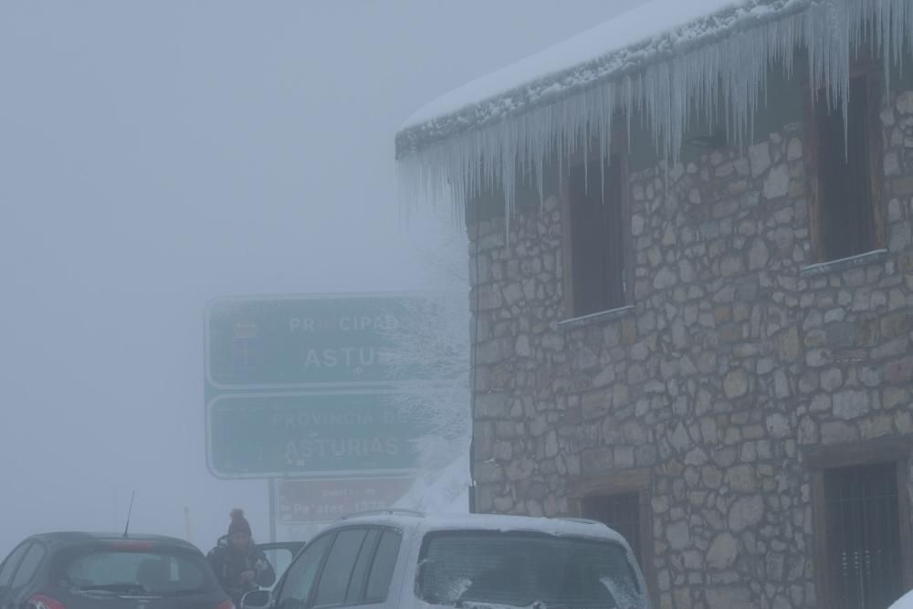 Así se vive el temporal en Pajares