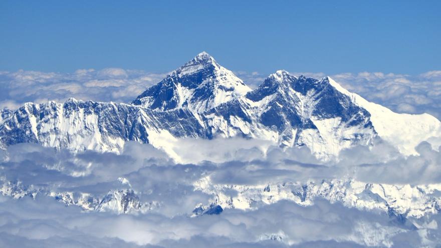 El Everest se prepara para recibir 4.000 litros diarios de orina a partir de ahora