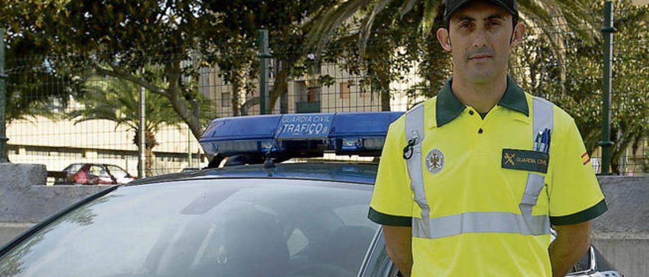 Jesús Rodríguez en su puesto de trabajo en la Comandancia de la Guardia Civil.