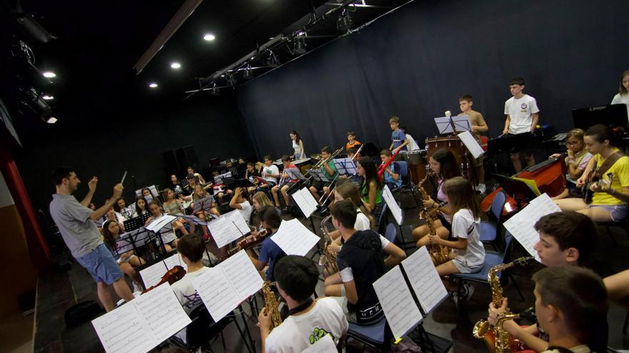 Xavi Sarrià y Pep &quot;Botifarra&quot;, en el concierto final de l&#039;Escola Emergents