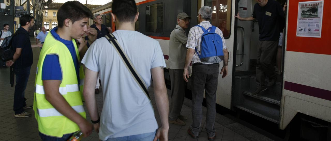 Viaje para reivindicar la recuperación de la línea Xàtiva-Alcoi en 2013.