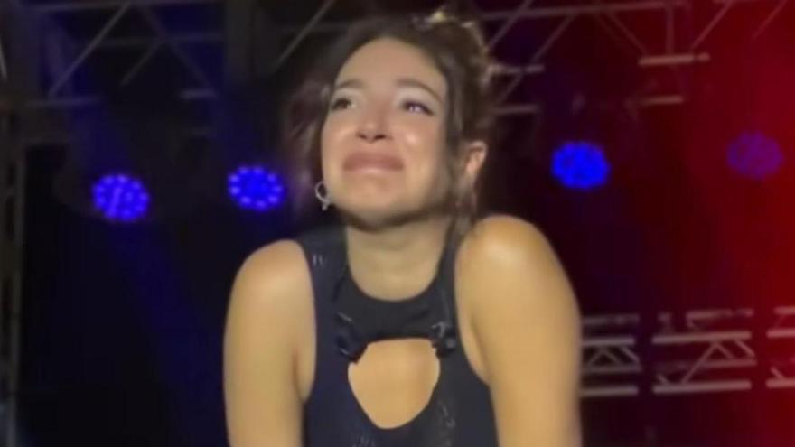 Ana Guerra, rota de emoción en un concierto en Tenerife