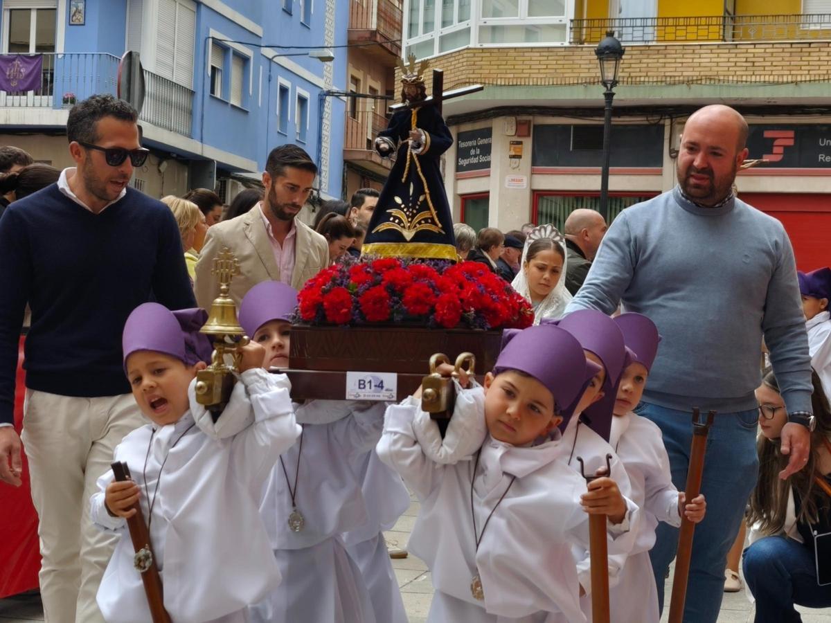 Los pequeños de Lucena y Villanueva de Córdoba disfrutan de la Semana Santa chiquita