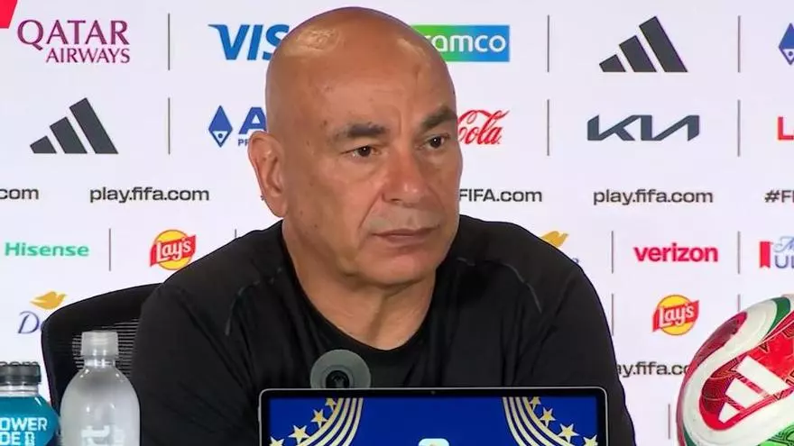 Hossam Hassan, seleccionador de Egipto, se desploma tras una pelea entre sus dos esposas