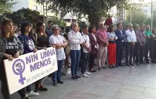 Un millar de personas muestra su repulsa contra el triple asesinato de Valga
