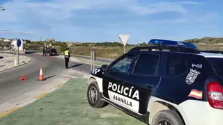 Conduce drogada, con dos cuchillos y 45 gramos de cocaína ocultos en el coche en Abanilla