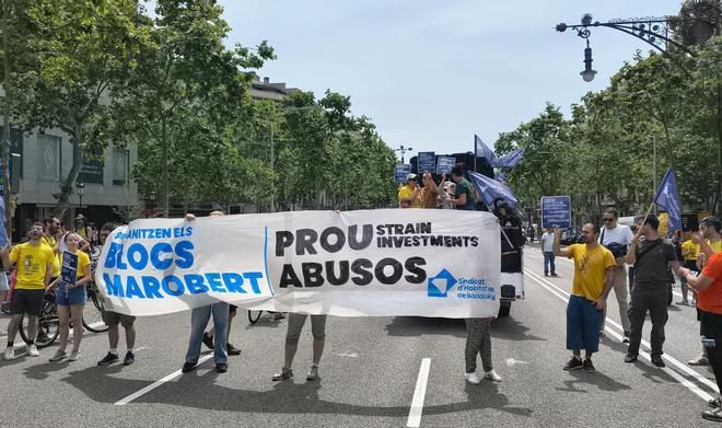 Decenas de inquilinos del barrio del Gorg de Badalona se manifiestan contra las "prácticas abusivas de su propietario"
