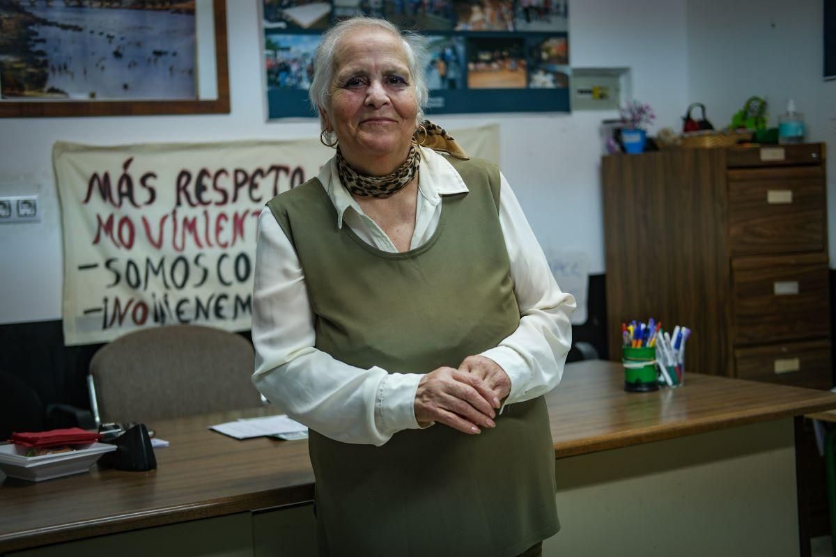 Paqui Yáñez  en el despacho de la sede vecinal de Santa Engracia.