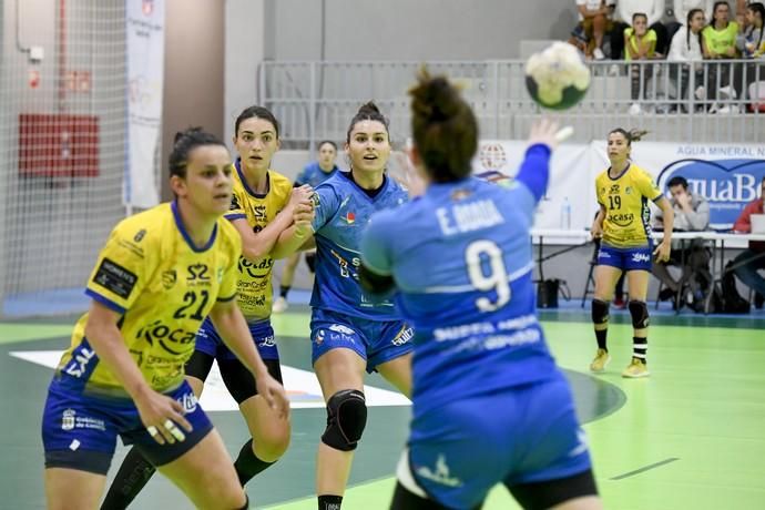 27-12-19 DEPORTES. PABELLON JUAN CARLOS HERNANDEZ. JINAMAR. TELDE. Partido de balonmano entre el Rocasa y el Bera Bera disputado en el Pabellon de deportes Juan Carlos Hernández en Jinamar.  Fotos: Juan Castro.  | 27/12/2019 | Fotógrafo: Juan Carlos Castro