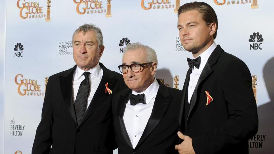 Martin Scorsese, rodeado por Leonardo DiCaprio y Robert De Niro.