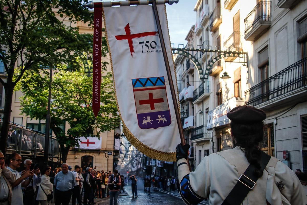 Los arcabuces toman Alcoy en el 750 aniversario de Sant Jordi