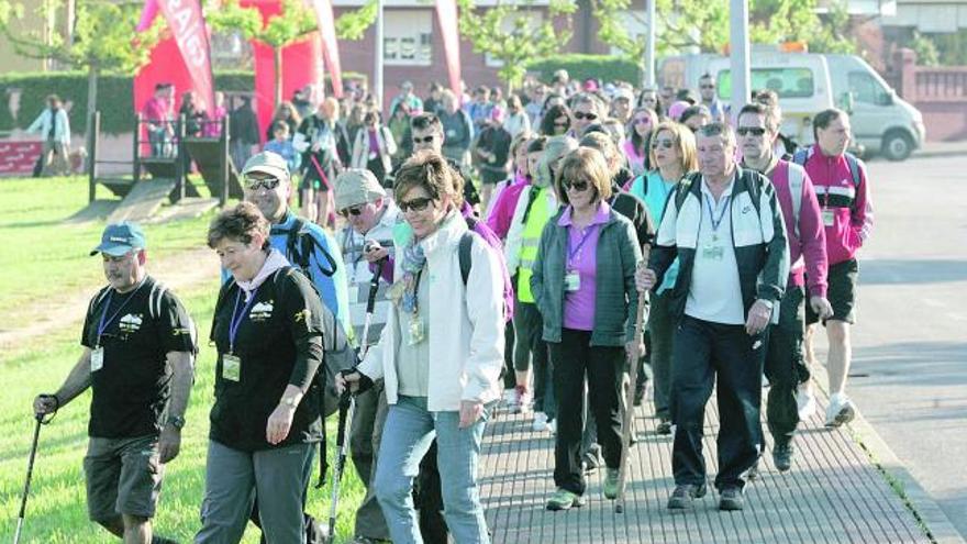 La tradicional Ruta de los Marineros congrega a 350 senderistas  y ciclistas