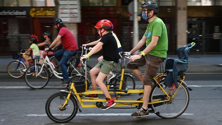 La Kidical Mass (concentración festiva y reivindicativa de bicis) del domingo pasado por las calles de Barcelona.