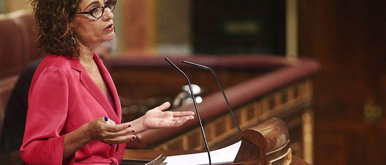 La ministra de Hacienda, ayer, durante el debate de convalidación en el Congreso.