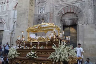 La Virgen del Tránsito procesiona por las calles de San Basilio