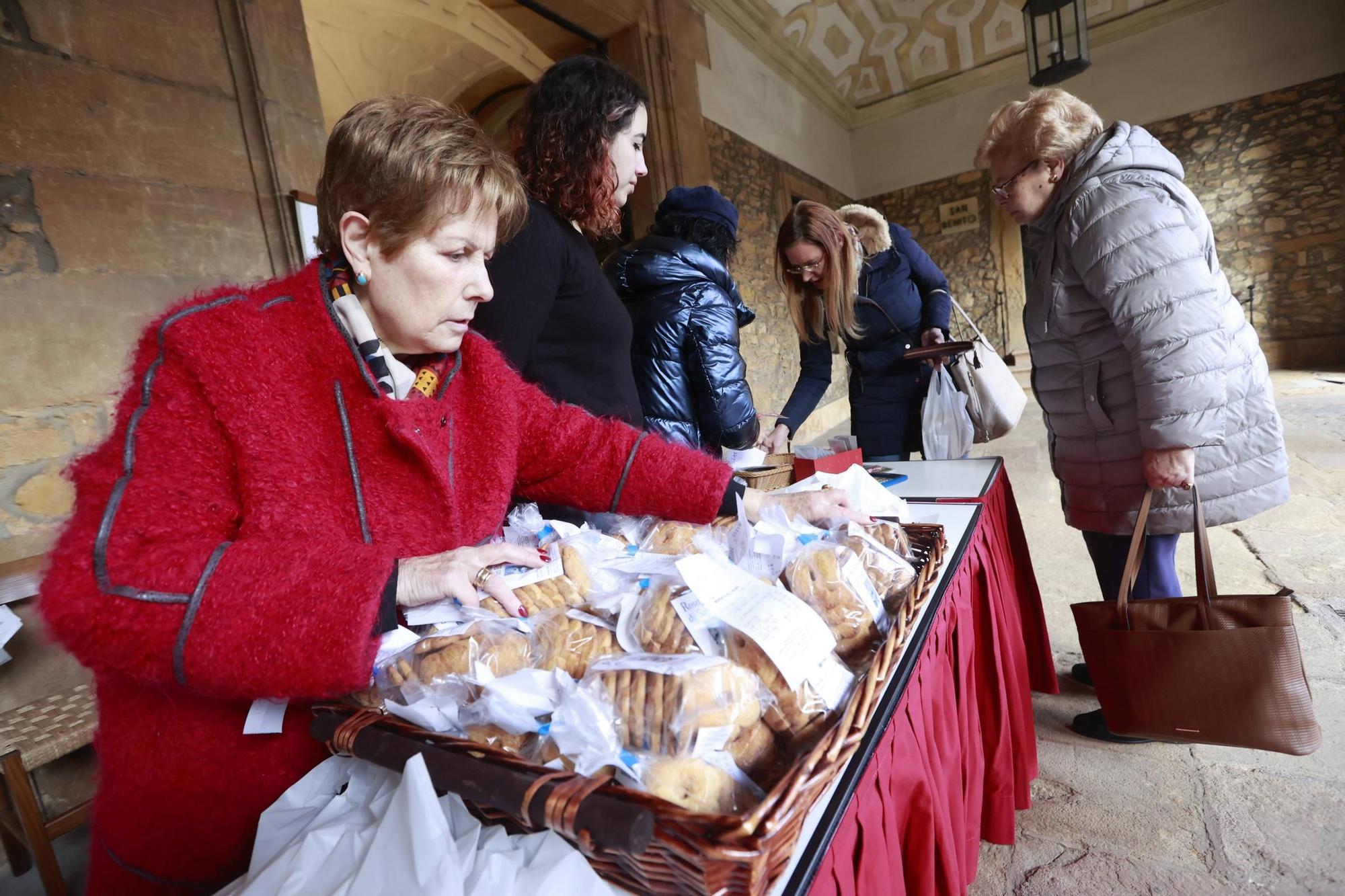 El monasterio de Las Pelayas celebra San Blas con cuatro misas y vendiendo sus tradicionales rosquillas.