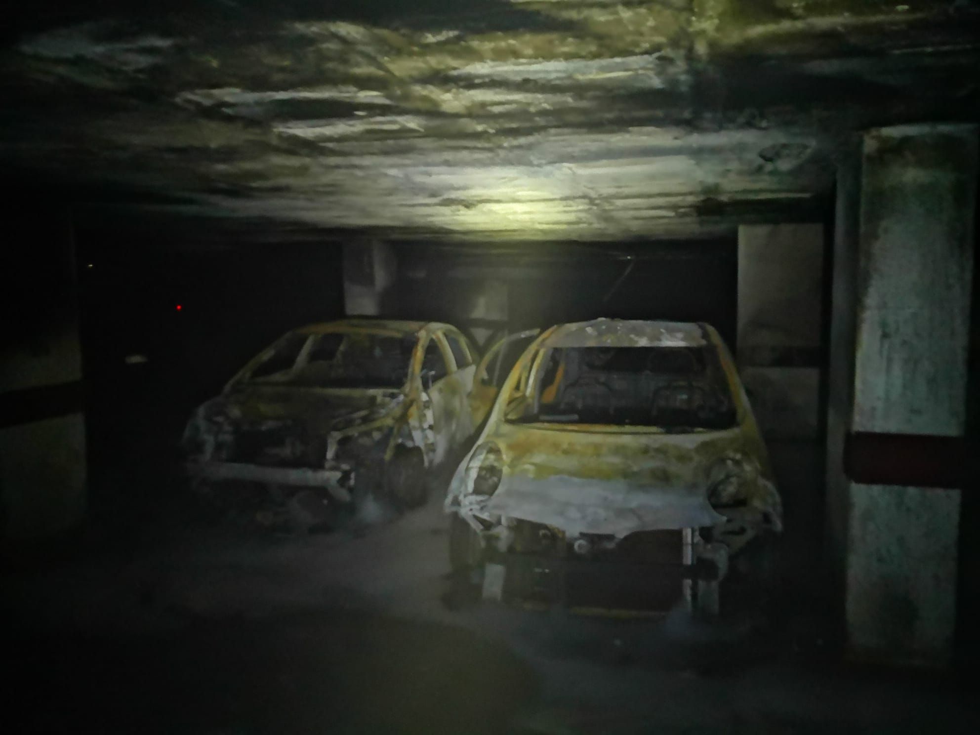 Un incendio en un garaje de Palma afecta a 20 coches y unas diez motos