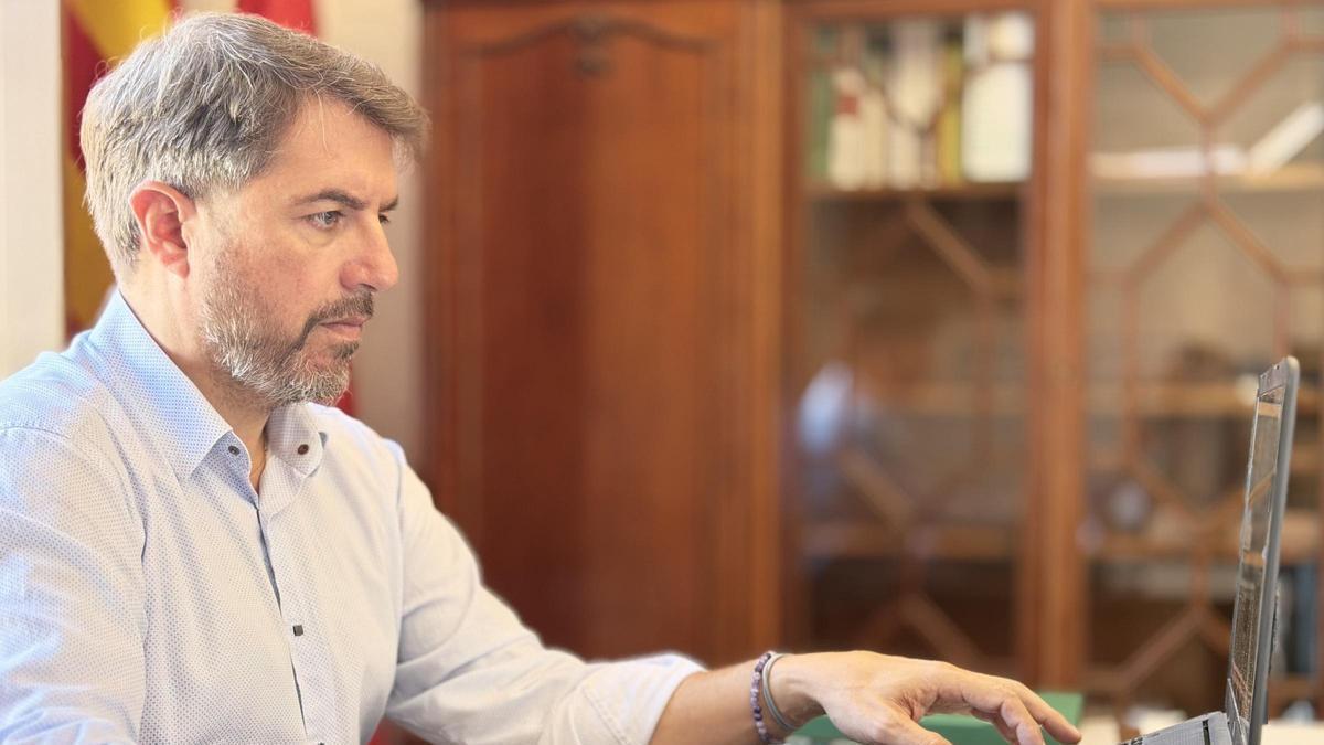 L'alcalde, Joan Manel Serra