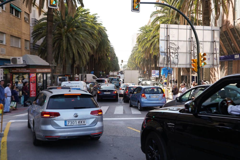 El avance de las obras del metro de Málaga en los tramos entre El Perchel y Atarazanas ha permitado que este lunes la avenida de Andalucía recupere los dos sentidos y que la Alameda de Colón cambie la circulación, permitiéndose únicamente en dirección sur, hacia la avenida Manuel Agustín Heredia, como estaba en 2015.