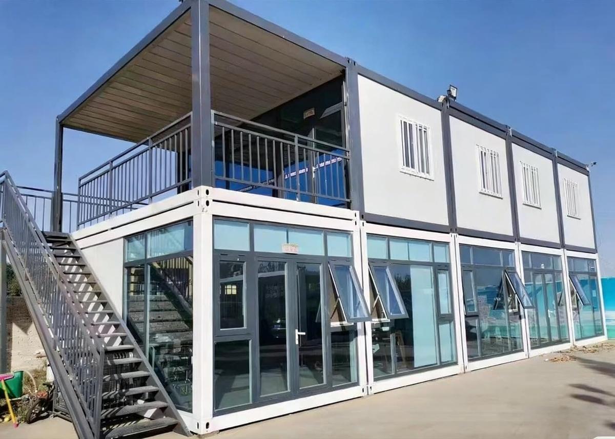 Una casa de dos pisos por 14.000 euros: la alternativa prefabricada que gana terreno a la vivienda tradicional