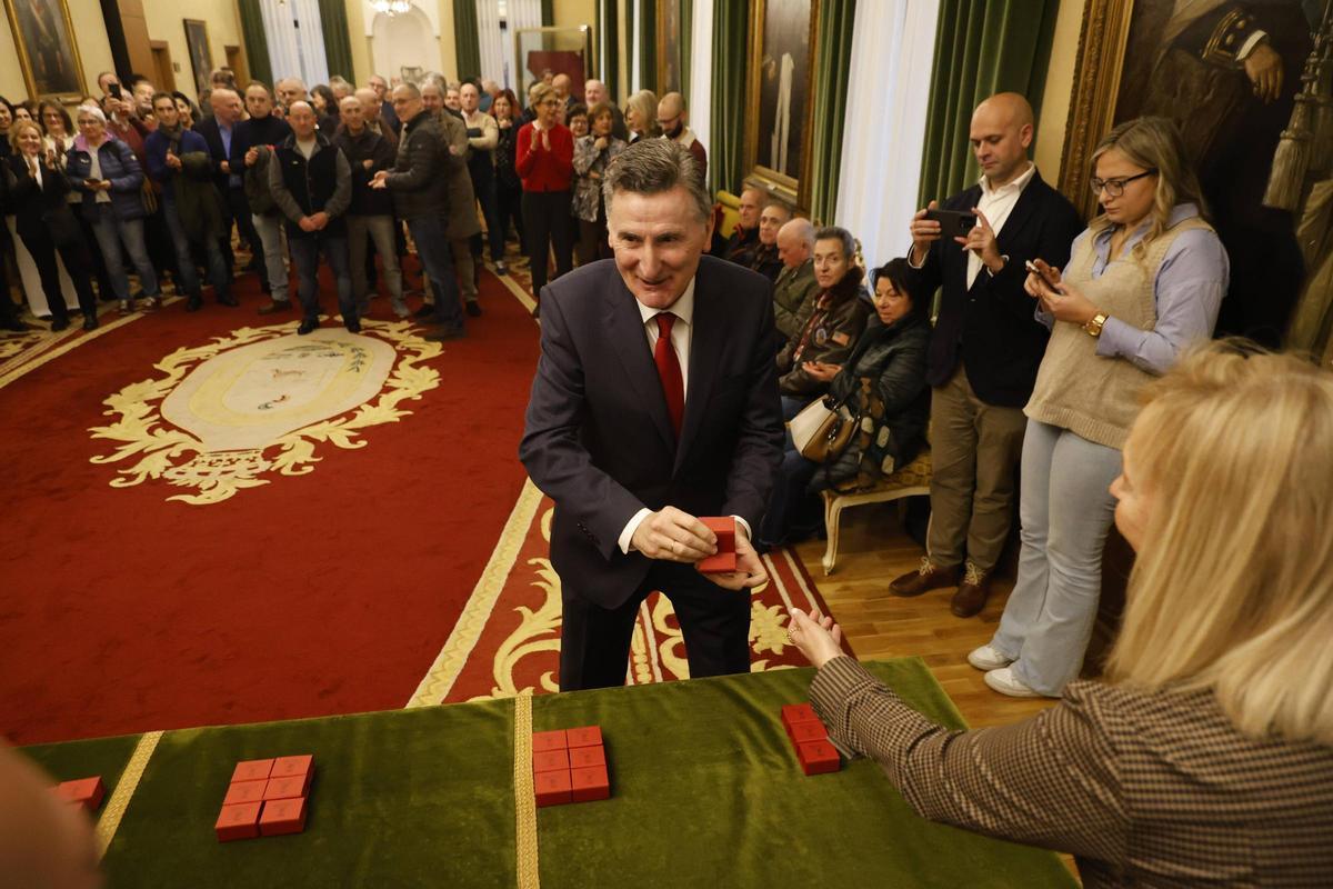 Así fue la emotiva despedida a los trabajadores jubilados del Ayuntamiento de Gijón (en imágenes)