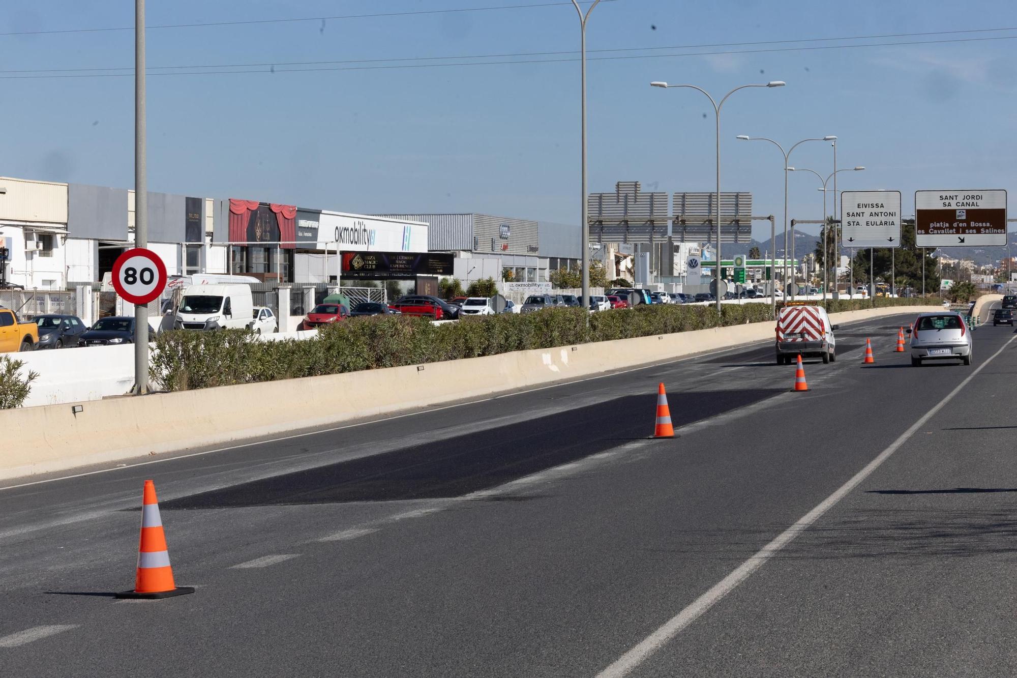 Galería: Atasco en la carretera del aeropuerto de Ibiza por las obras