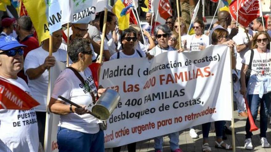 Manifestación de trabajadores de RIU frente de la Delegación de Gobierno, en Las Palmas de Gran Canaria